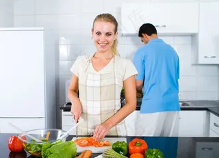 厨师装扮的大人小孩烹饪美食健康家庭情侣亲子素材