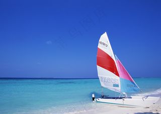 夏威夷海边帆船高清素材图