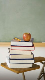 书本与苹果高清摄影图片