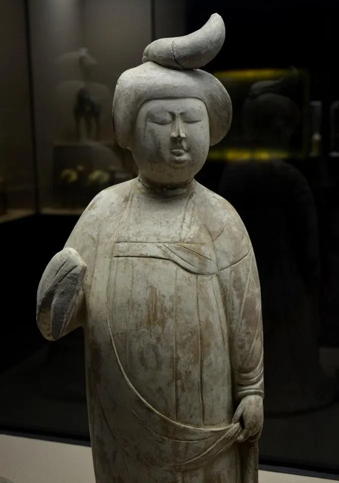 侍女俑图片