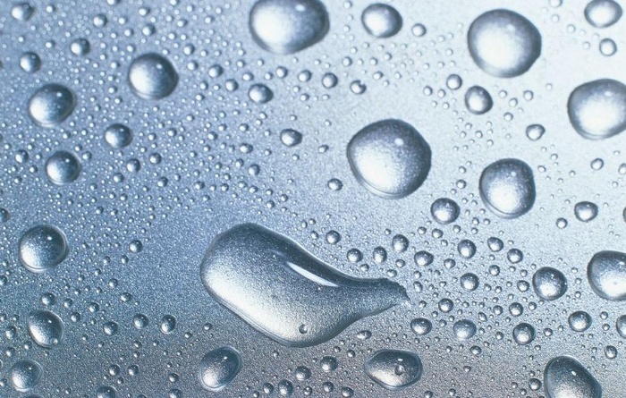 晶莹剔透的水珠图片