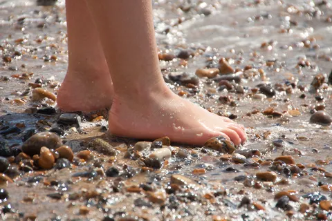 海滩上的小脚丫图片