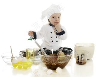 厨师装扮的大人小孩烹饪美食健康家庭情侣亲子素材