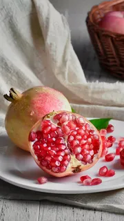 剥开的石榴高清摄影图片