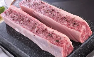 火山岩烧安格斯去骨牛小排图片