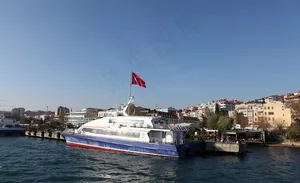 海上游艇图片
