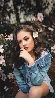 穿牛仔衣的外国美女高清摄影图片