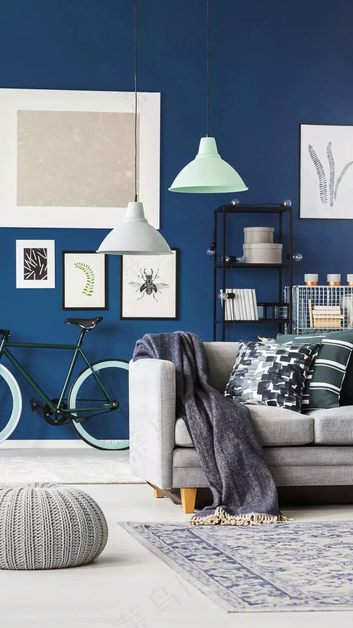 客厅沙发吊灯自行车高清摄影图片