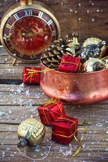 圣诞节饰品与闹钟 圣诞节饰品与闹钟