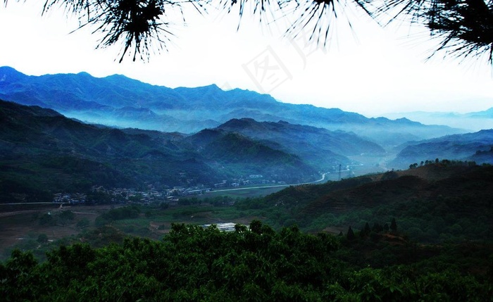 清晨的山谷