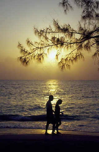 夕阳下的浪漫人物