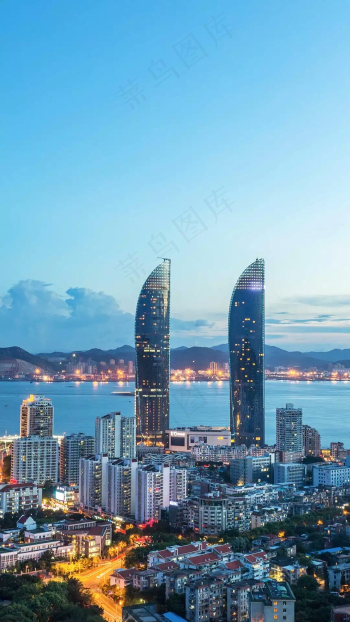 海滨城市夜景高清摄影图片