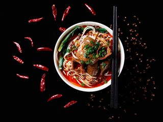 红烧肥肠面图片