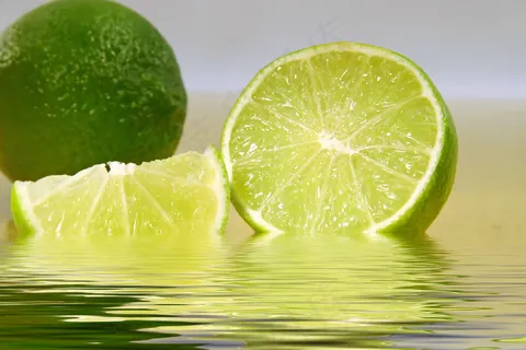 柠檬与水高清图片 柠檬与水高清图片