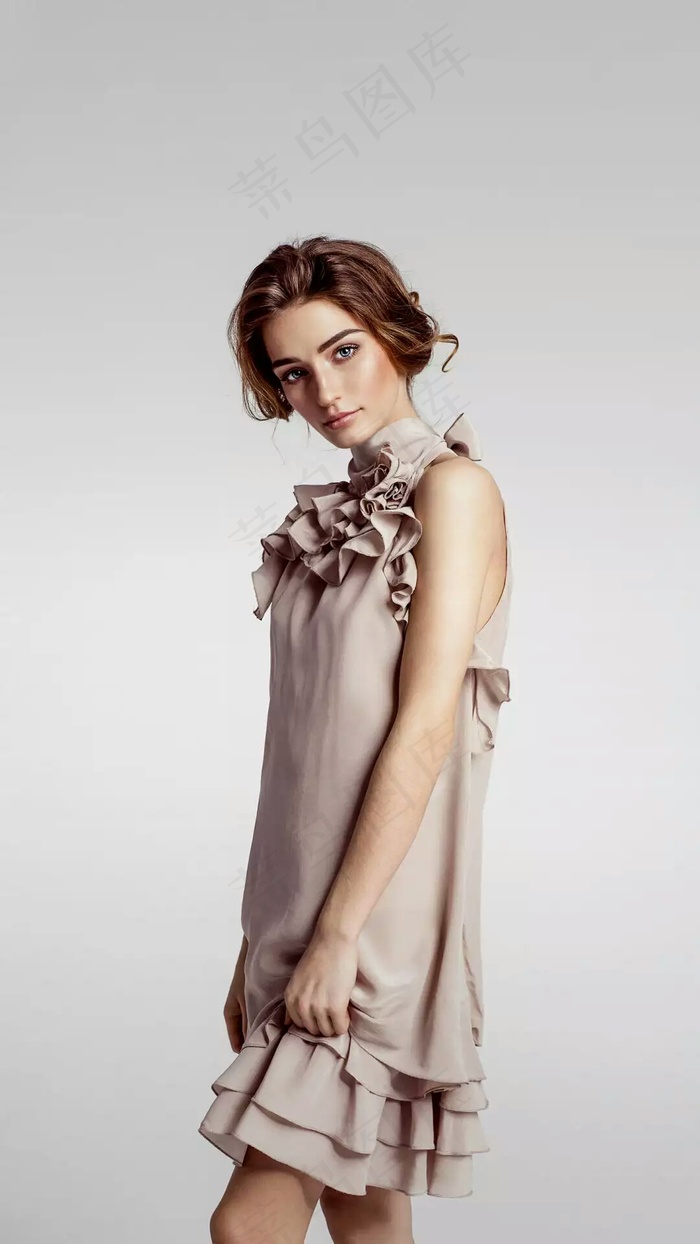 灰色调背景外国美女高清摄影图片