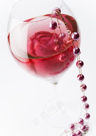 玫瑰花 珍珠 红酒图片