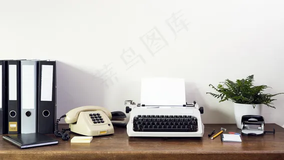 文件夹与老式打字机