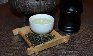 野生老茶树毛峰图片