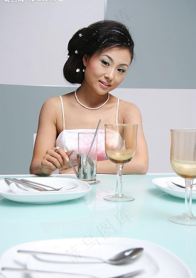 居家女人图片