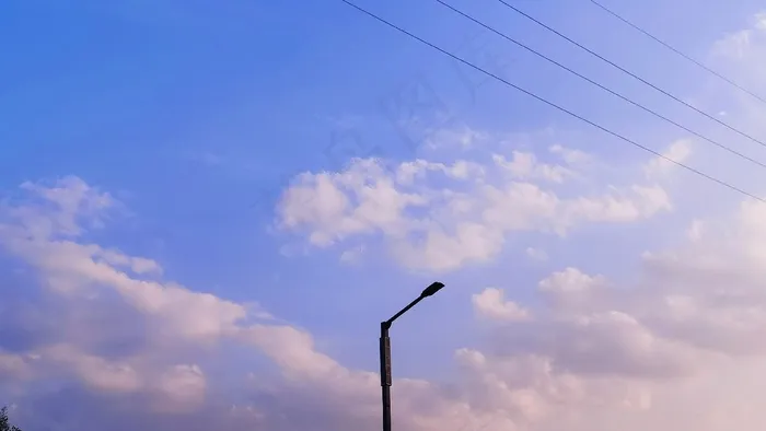 蓝天白云纯净天空摄影图片