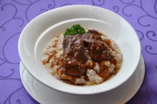 红酒牛肉饭图片