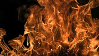 在火焰中的股票视频慢动作的水 视频...