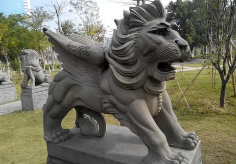 带翅膀的石狮子图片