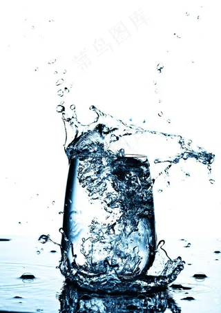 水杯水花图片