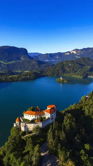 湖泊周边风景高清摄影图片