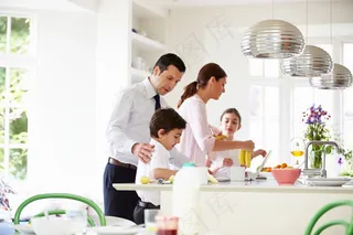 厨师装扮的大人小孩烹饪美食健康家庭情侣亲子素材