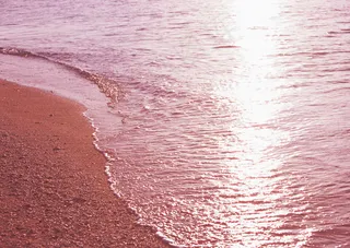 夕阳下海滩图片