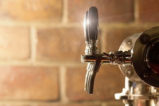 银色的酒水阀门