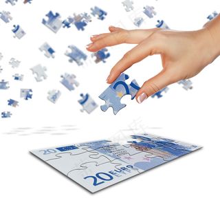 手拿储钱罐金币货币 理财保障商务金融财富增长主题