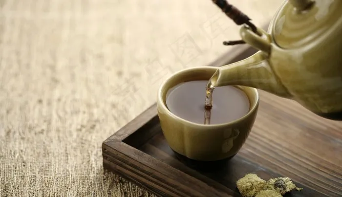 禅风茶趣 倒茶情景图图片