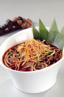 鸡丝荞面图片