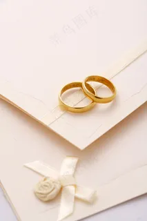 婚礼贺卡与对戒图片