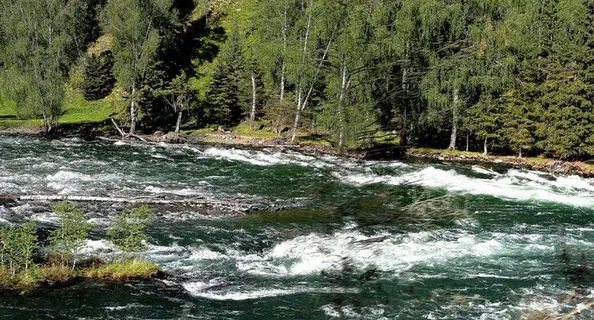 峡谷奔流图片 峡谷奔流图片