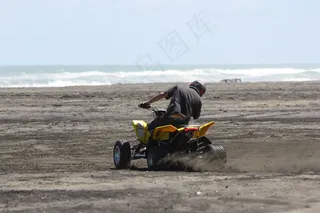 沙滩赛车图片