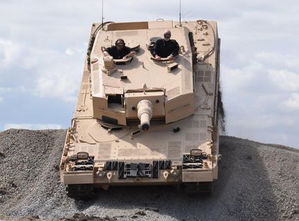 豹2主战坦克图片