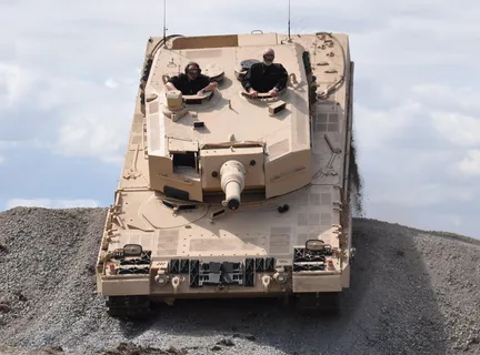 豹2主战坦克图片