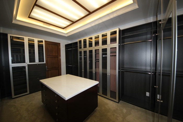 衣帽间衣柜效果图