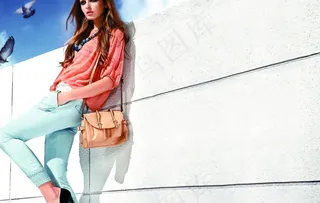 衣讯国际时尚女装图片