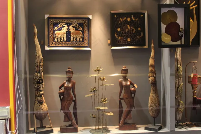 高档人物工艺品图片