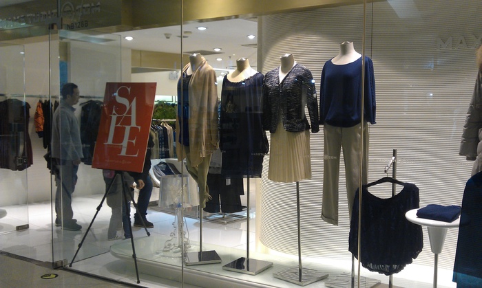 街拍休闲风简洁橱窗图片