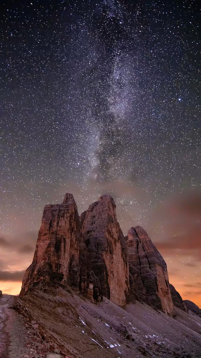 星空下的山丘高清摄影图片