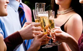节日聚会干杯图片