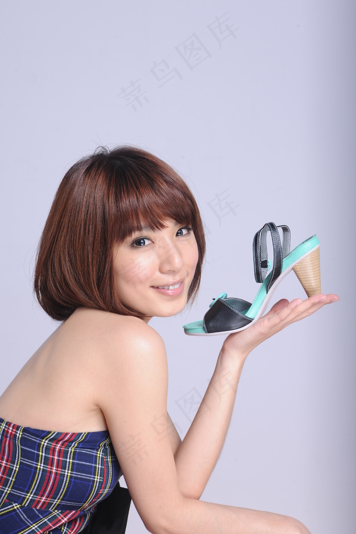 达芙妮橱窗广告 海报 she图片