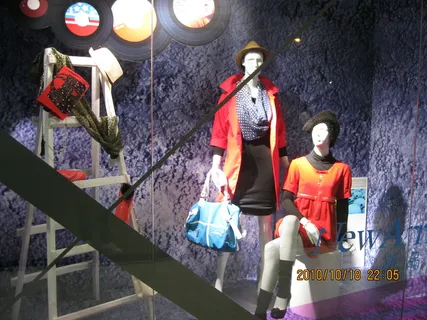 店铺橱窗模特图片 店铺橱窗模特图片