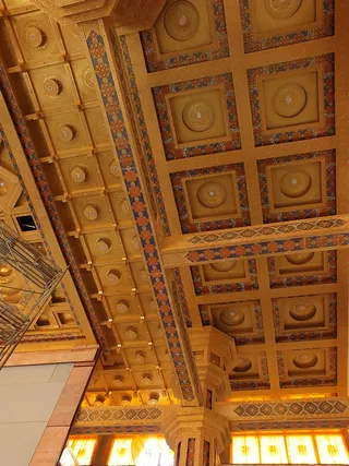 大雄宝殿吊顶装修现场图片