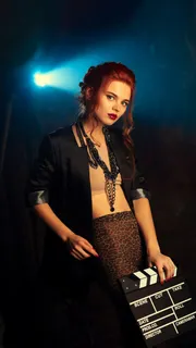 穿着黑色西服的外国美女高清摄影图片